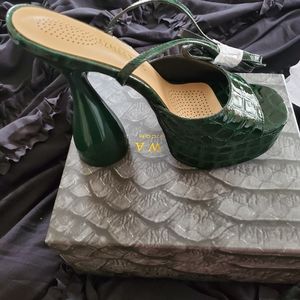 AZALEA WANG WAKE THE NEIGHBORS CHUNKY SANDAL